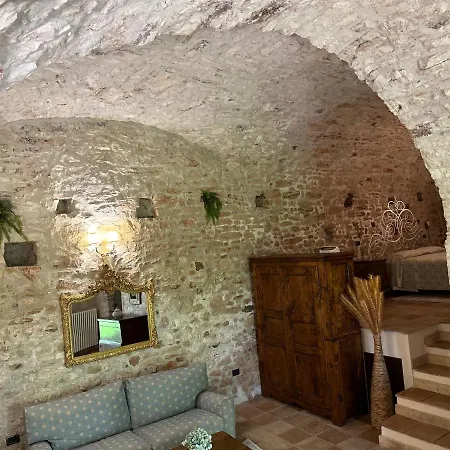 All Stone Horse Stable Converted To Elegant - Baltimora Apartment